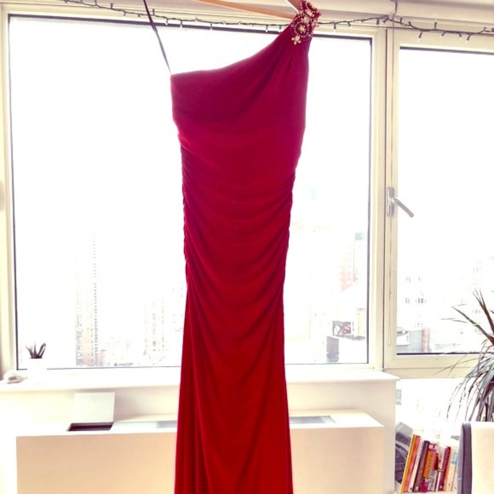 FORMAL RED GOWN ONE SHOULDER